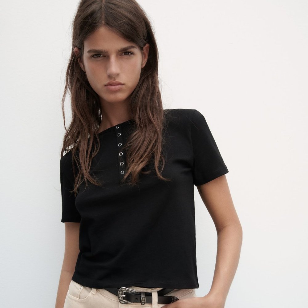 NWT T-SHIRT WITH BUTTONS